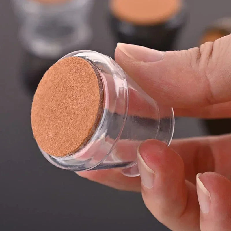 Capas protetoras ante riscos para pés de móveis em geral.